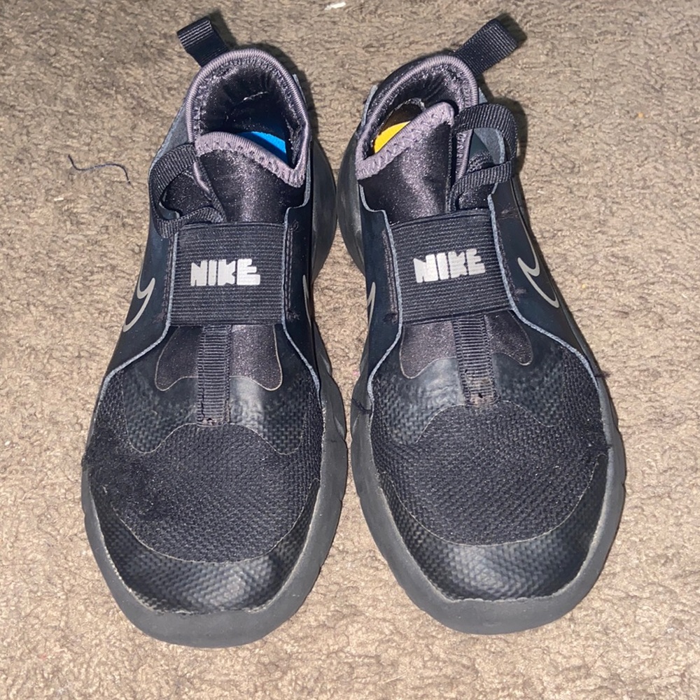 Nike flex runner size 2 black